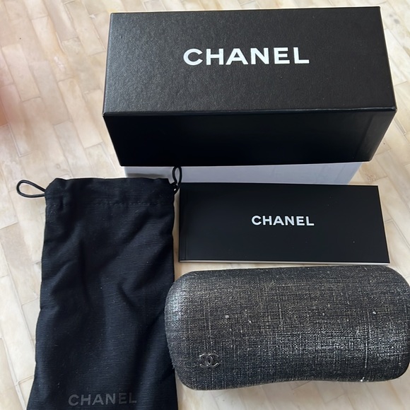 Chanel Polarized Navy Chain Sunglasses! - Picture 11 of 14